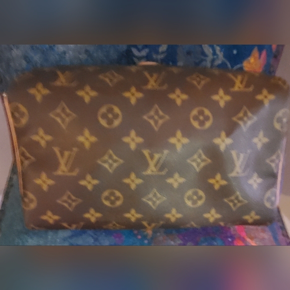 Authentic Louis Vuitton Speedy 25 in iconic monogram canvas - Picture 6 of 7